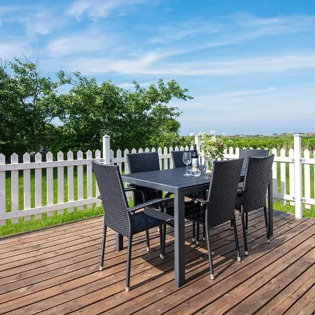 Three-bedroom In Ringkobing 11 *